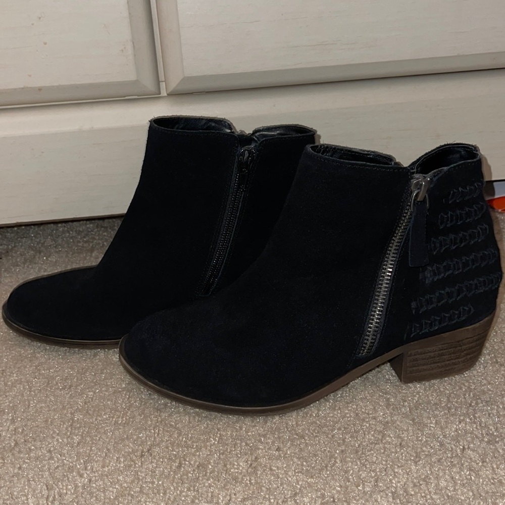 Kensie size 6 small black booties